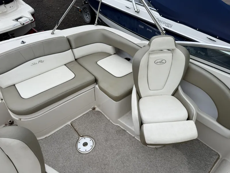Slide: The Image of Sea Ray 220 SunDeck 2007 - 7
