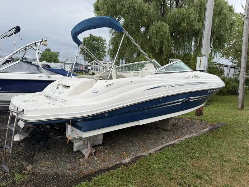 Slide: The Image of Sea Ray 220 SunDeck 2007 - 11