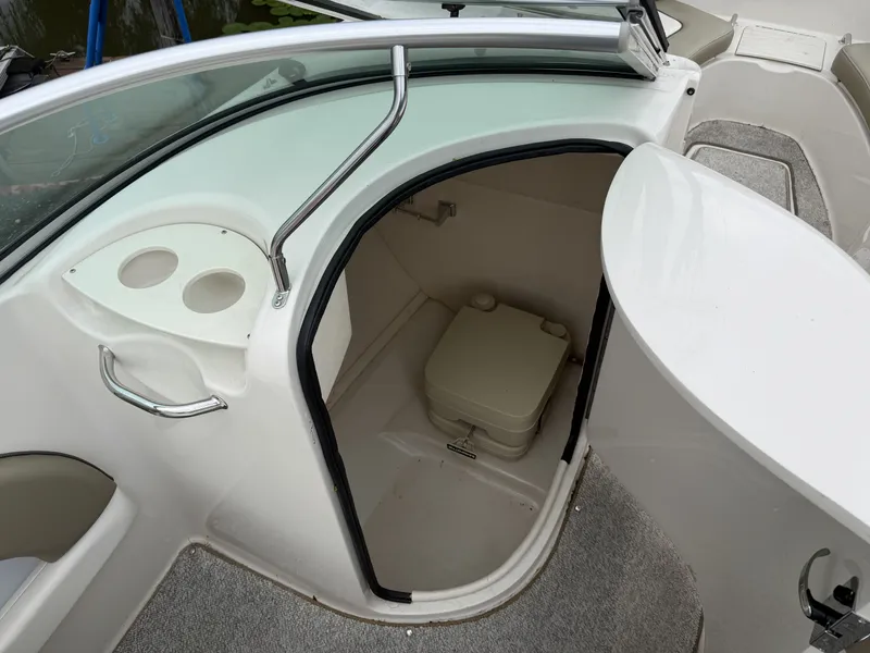 Slide: The Image of Sea Ray 220 SunDeck 2007 - 5