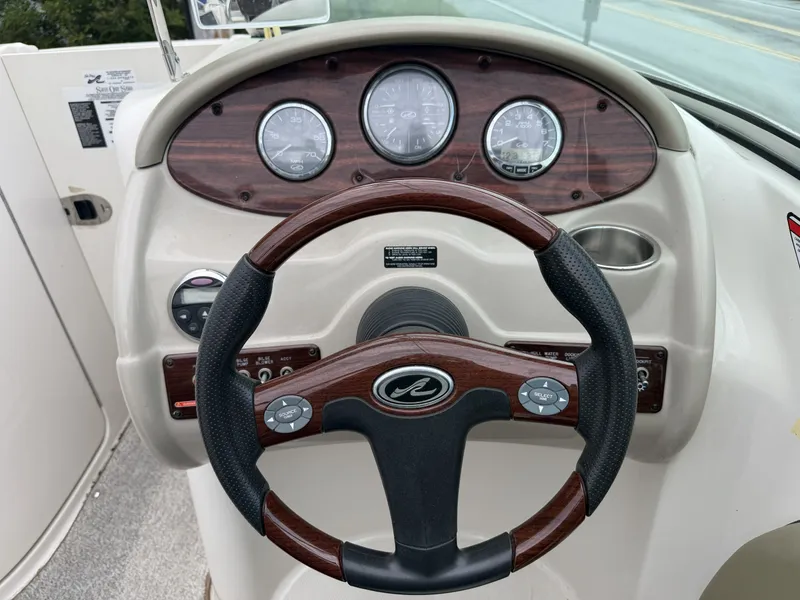 The Image of Sea Ray 220 SunDeck 2007 - 0