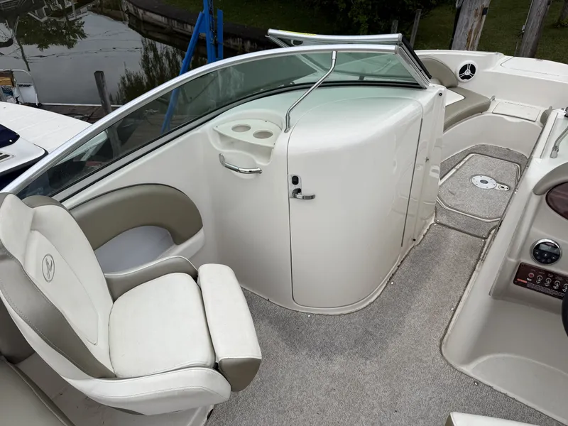 Slide: The Image of Sea Ray 220 SunDeck 2007 - 6