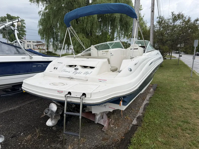 Slide: The Image of Sea Ray 220 SunDeck 2007 - 10