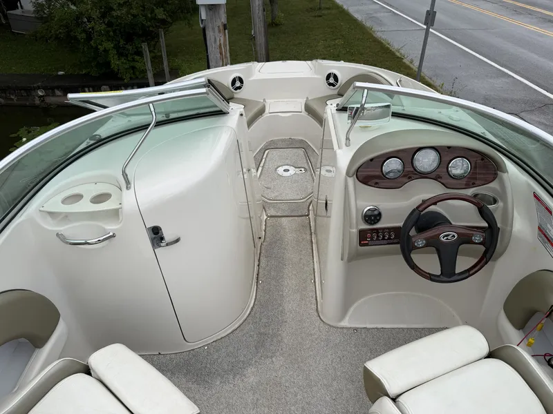 Slide: The Image of Sea Ray 220 SunDeck 2007 - 4
