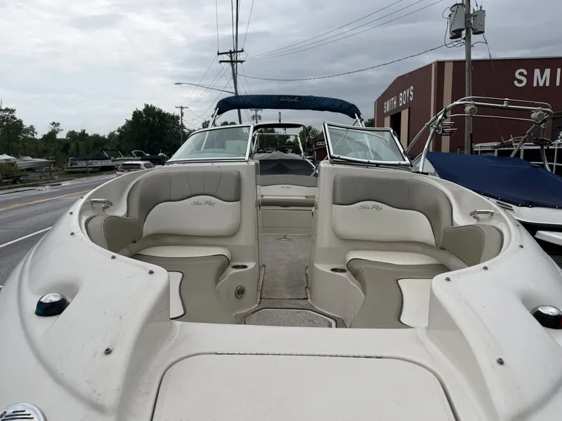 Slide: The Image of Sea Ray 220 SunDeck 2007 - 13