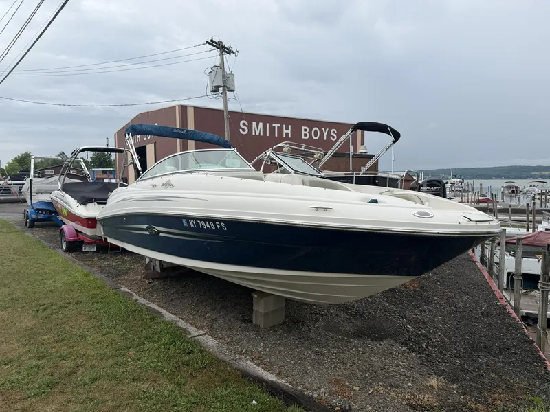 Slide: The Image of Sea Ray 220 SunDeck 2007 - 12