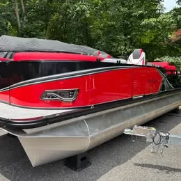 Slide: The Image of Avalon LSZ - 23 FT Quad Lounger Shift "NJ Devil" 2026 - 9