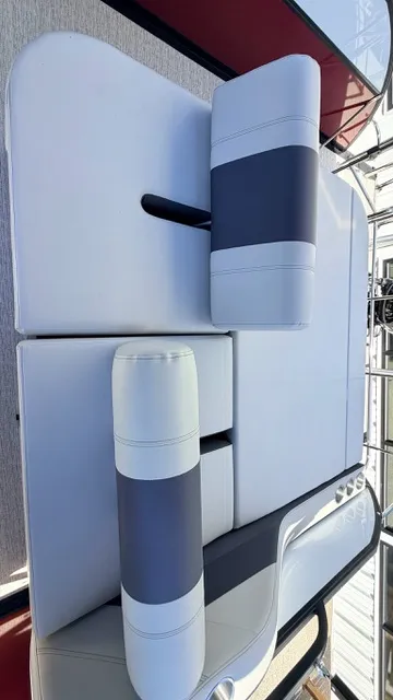 Slide: The Image of Coach Pontoons 243 FLC 2026 - 9