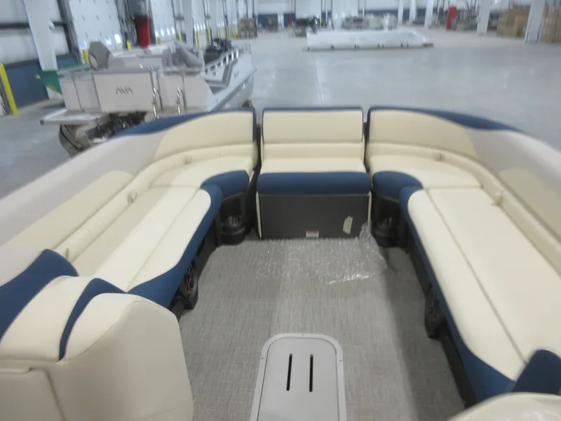 Slide: The Image of Avalon LSZ - 25 FT Entertainer Triple-toon "Bluewater Belle" 2026 - 21