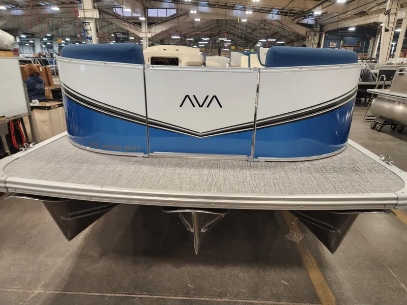 Slide: The Image of Avalon LSZ - 25 FT Entertainer Triple-toon "Bluewater Belle" 2026 - 9