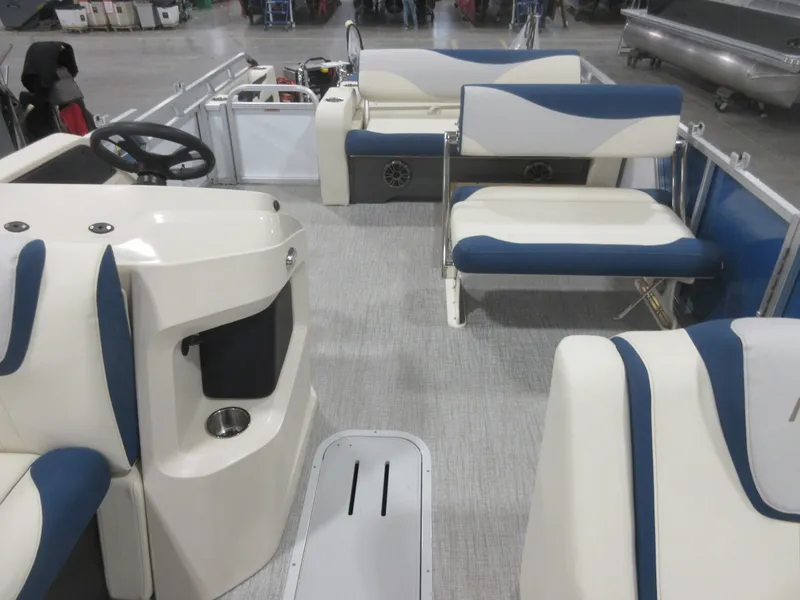 Slide: The Image of Avalon LSZ - 25 FT Entertainer Triple-toon "Bluewater Belle" 2026 - 12