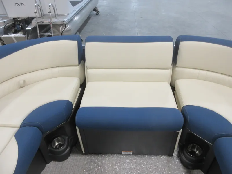Slide: The Image of Avalon LSZ - 25 FT Entertainer Triple-toon "Bluewater Belle" 2026 - 22