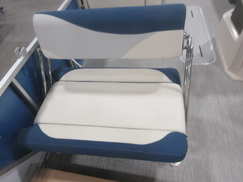 Slide: The Image of Avalon LSZ - 25 FT Entertainer Triple-toon "Bluewater Belle" 2026 - 20