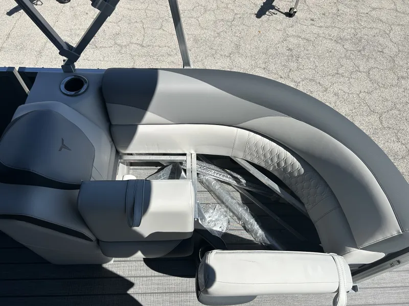 Slide: The Image of Tahoe Pontoons 2185 LTZ QUAD LOUNGER 2026 - 12