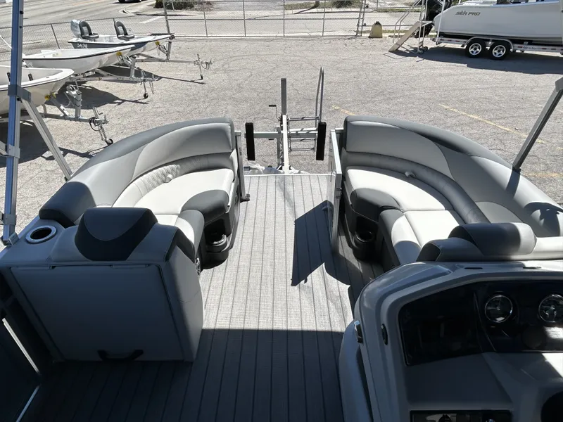 Slide: The Image of Tahoe Pontoons 2185 LTZ QUAD LOUNGER 2026 - 4