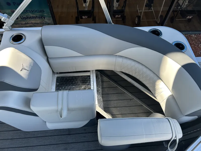 Slide: The Image of Tahoe Pontoons 2185 LTZ QUAD LOUNGER 2026 - 11