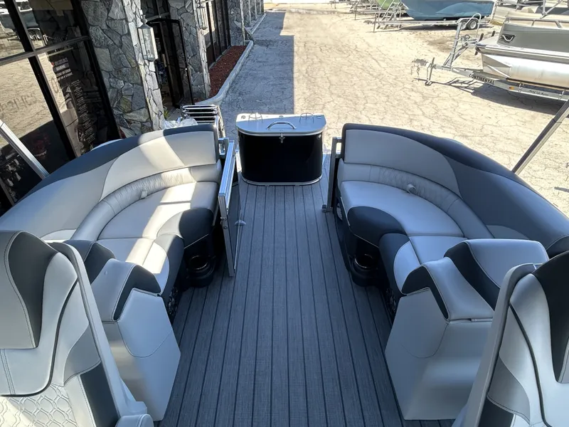 Slide: The Image of Tahoe Pontoons 2185 LTZ QUAD LOUNGER 2026 - 7