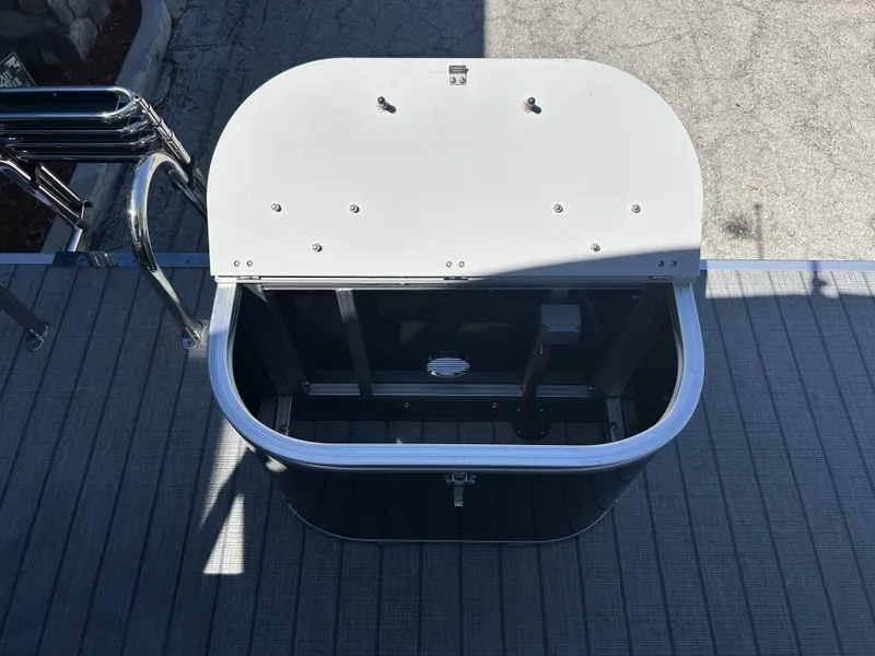 Slide: The Image of Tahoe Pontoons 2185 LTZ QUAD LOUNGER 2026 - 9