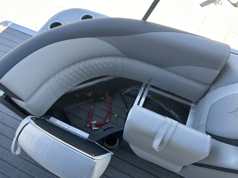 Slide: The Image of Tahoe Pontoons 2185 LTZ QUAD LOUNGER 2026 - 10