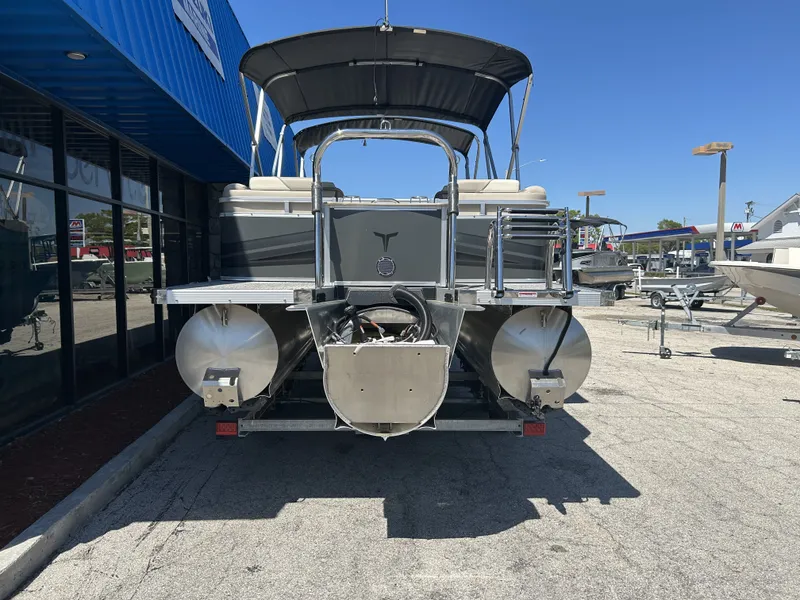 Slide: The Image of Tahoe Pontoons 2385 QUAD LOUNGER 2026 - 14