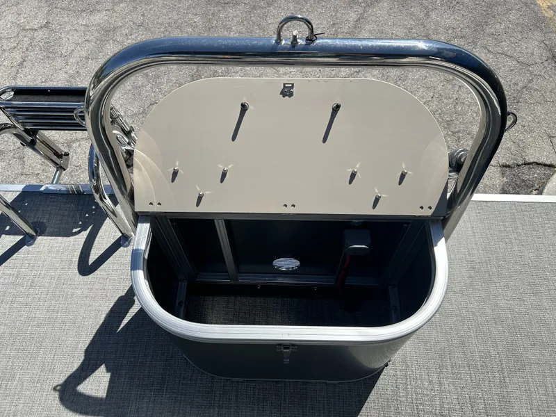 Slide: The Image of Tahoe Pontoons 2385 QUAD LOUNGER 2026 - 9