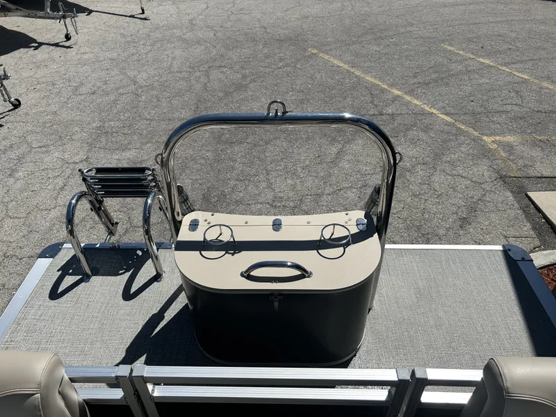 Slide: The Image of Tahoe Pontoons 2385 QUAD LOUNGER 2026 - 8