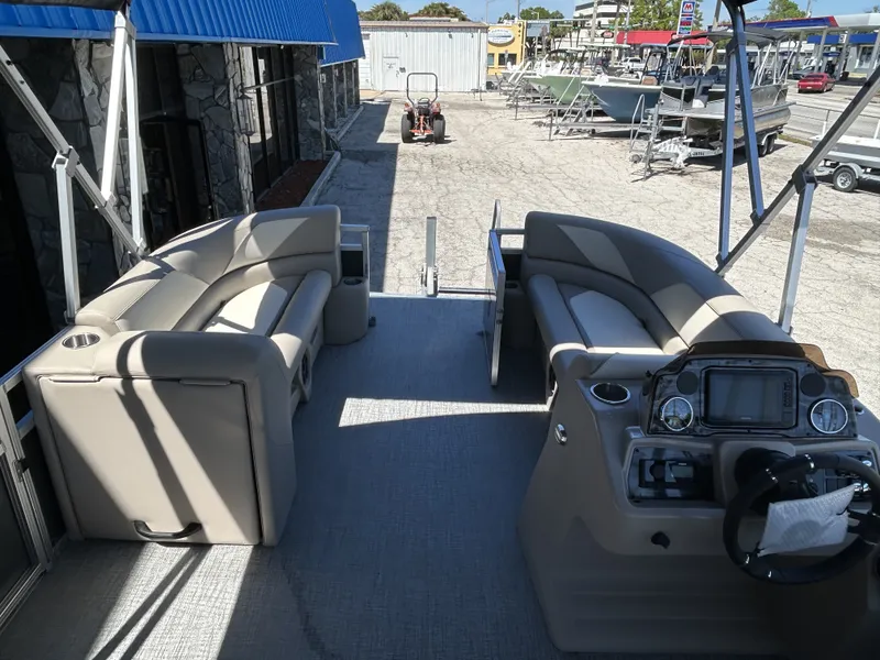 Slide: The Image of Tahoe Pontoons 2385 QUAD LOUNGER 2026 - 4