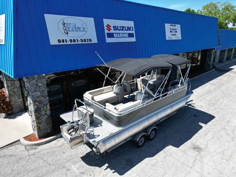 Slide: The Image of Tahoe Pontoons 2385 QUAD LOUNGER 2026 - 1