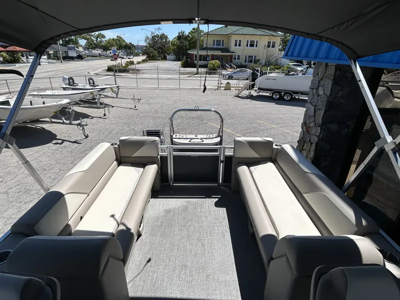 Slide: The Image of Tahoe Pontoons 2385 QUAD LOUNGER 2026 - 7