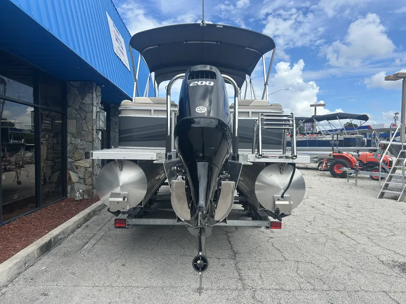 Slide: The Image of Tahoe Pontoons 2385 QUAD LOUNGER 2026 - 12