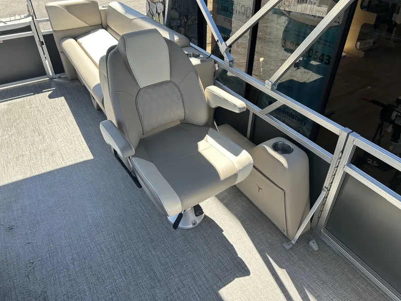 Slide: The Image of Tahoe Pontoons 2385 QUAD LOUNGER 2026 - 5