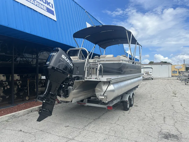 Slide: The Image of Tahoe Pontoons 2385 QUAD LOUNGER 2026 - 13