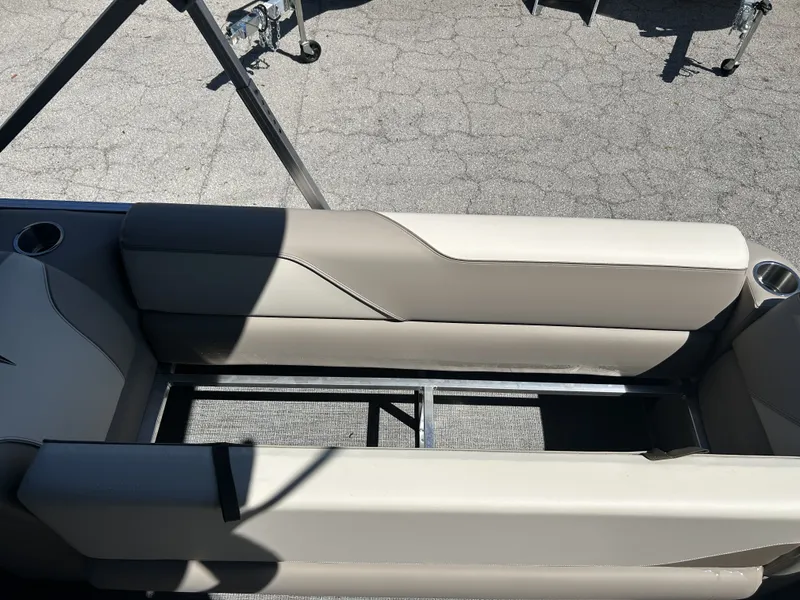 Slide: The Image of Tahoe Pontoons 2385 QUAD LOUNGER 2026 - 11
