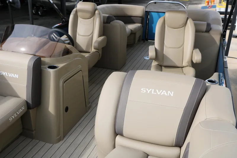 Slide: The Image of Sylvan 822 LZ Tri-Toon 2026 - 16