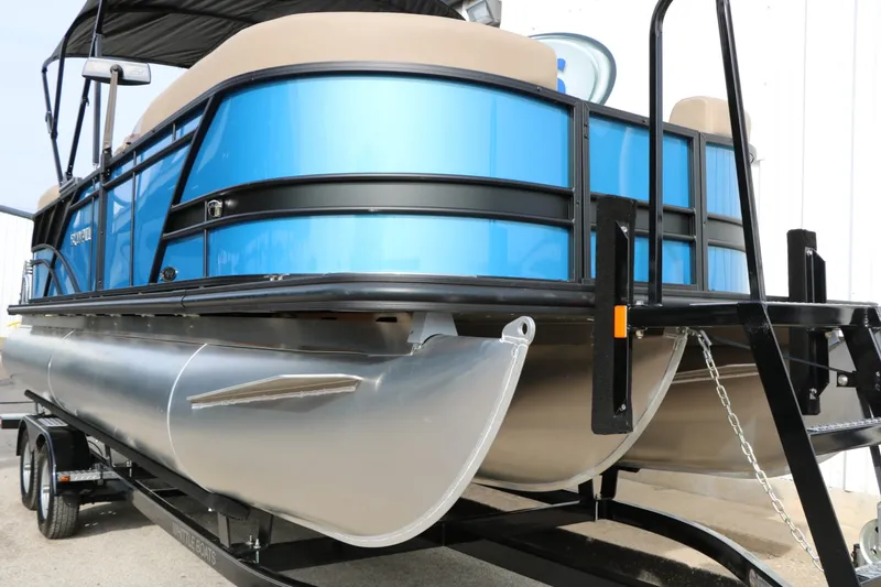 Slide: The Image of Sylvan 822 LZ Tri-Toon 2026 - 4