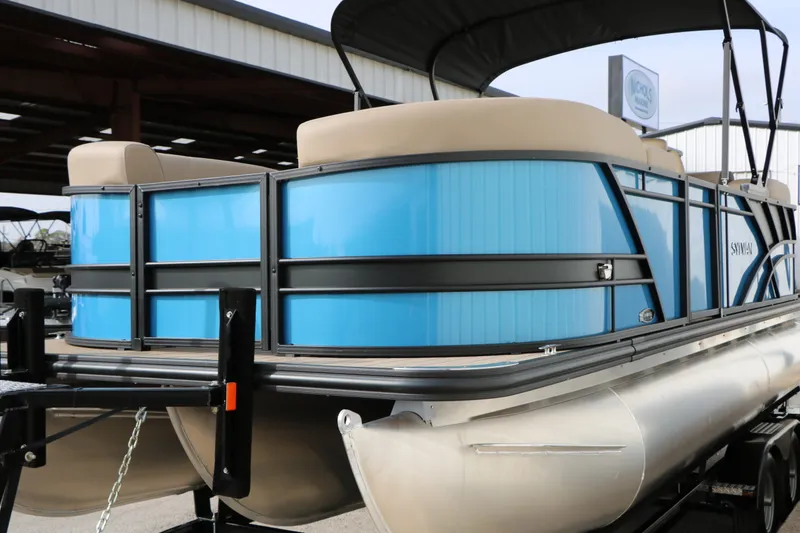 Slide: The Image of Sylvan 822 LZ Tri-Toon 2026 - 5