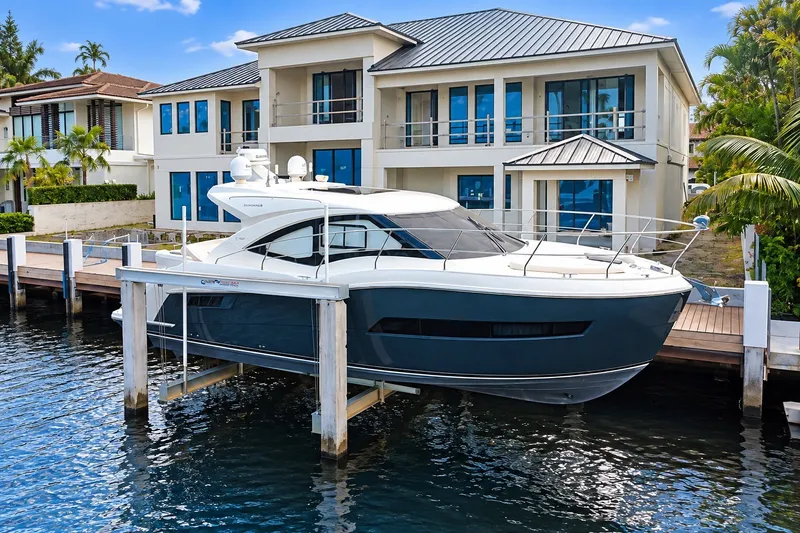 The Image of Carver Yachts C37 Coupe 2019 - 0