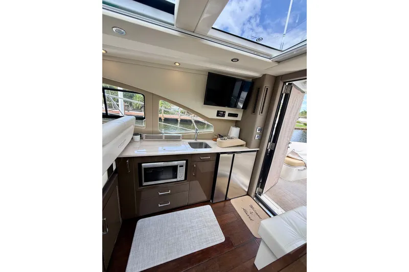 Slide: The Image of Carver Yachts C37 Coupe 2019 - 34