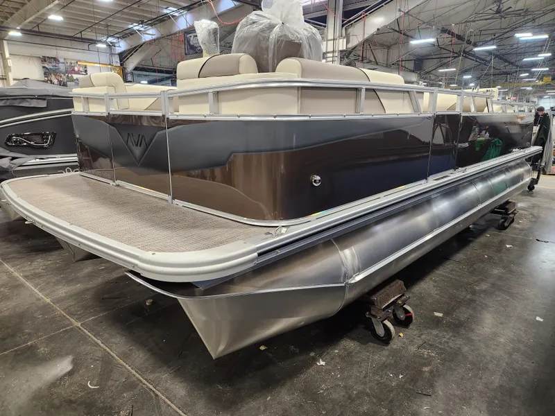 Slide: The Image of Avalon Venture - 21 FT Versatile Rear Bench (20' Deck) 2026 - 6