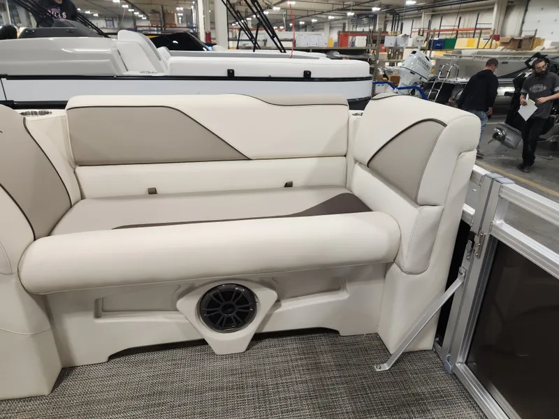 Slide: The Image of Avalon Venture - 21 FT Versatile Rear Bench (20' Deck) 2026 - 9