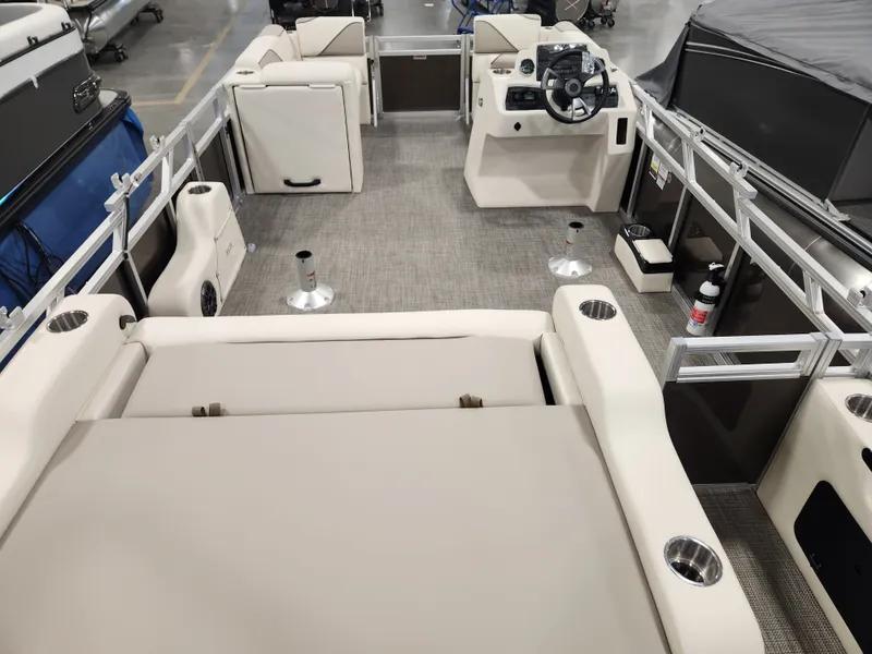 Slide: The Image of Avalon Venture - 21 FT Versatile Rear Bench (20' Deck) 2026 - 10