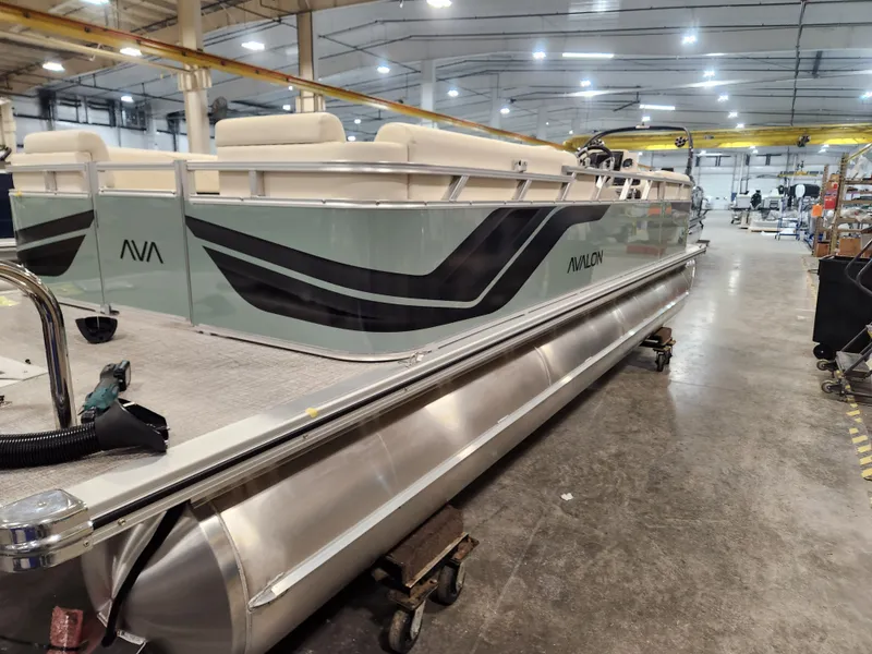 Slide: The Image of Avalon VLS Quad Lounge - 23 FT "Breakfast at Tiffany's" 2026 - 4