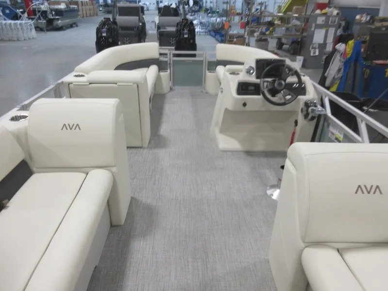 Slide: The Image of Avalon VLS Quad Lounge - 23 FT "Breakfast at Tiffany's" 2026 - 8