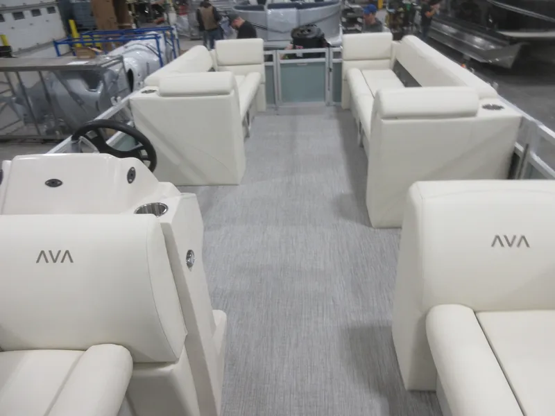 Slide: The Image of Avalon VLS Quad Lounge - 23 FT "Breakfast at Tiffany's" 2026 - 11