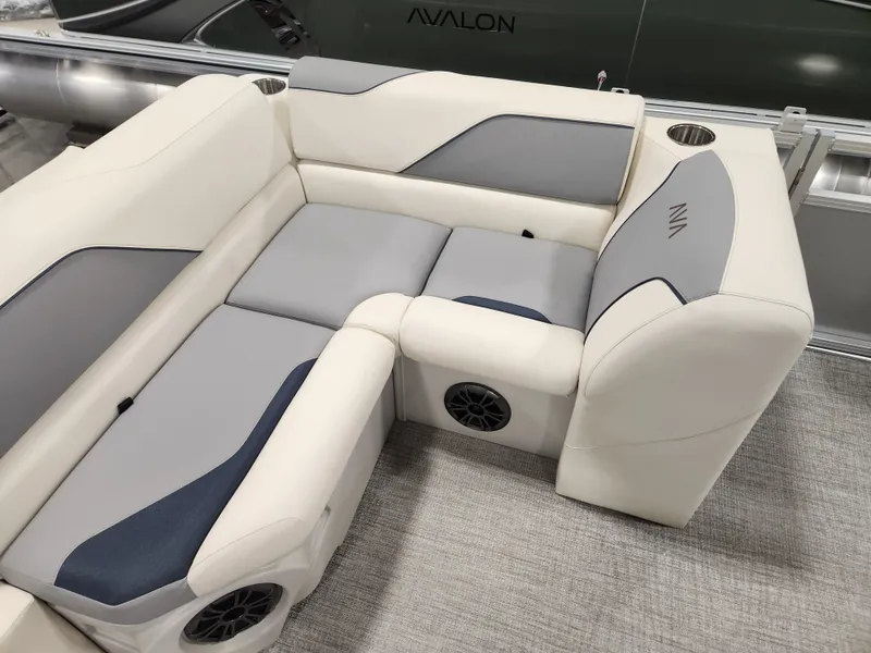 Slide: The Image of Avalon Venture - 17 FT Cruise Rear Bench 2026 - 13