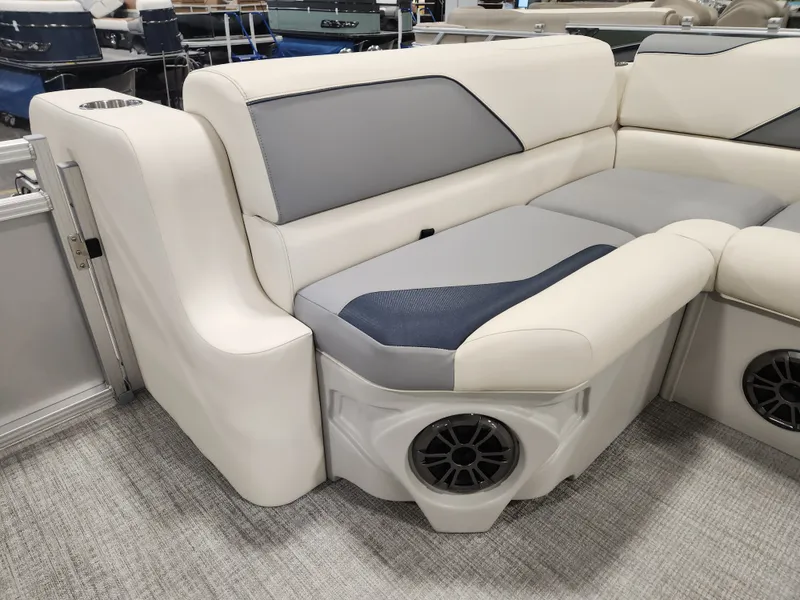 Slide: The Image of Avalon Venture - 17 FT Cruise Rear Bench 2026 - 12