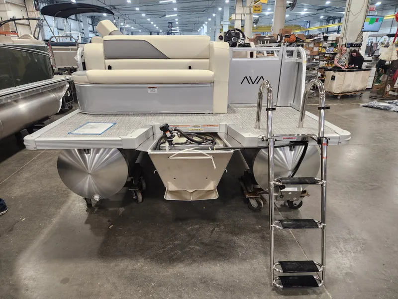 Slide: The Image of Avalon Venture - 17 FT Cruise Rear Bench 2026 - 8