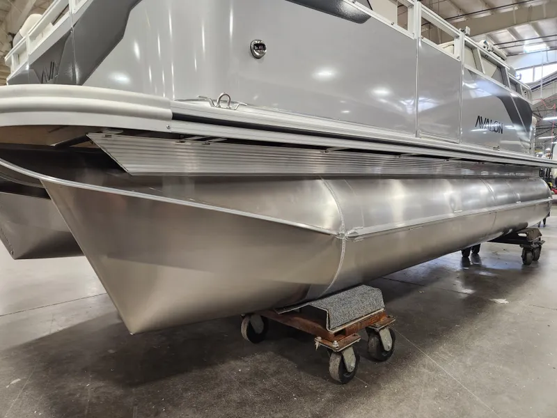 Slide: The Image of Avalon Venture - 17 FT Cruise Rear Bench 2026 - 5