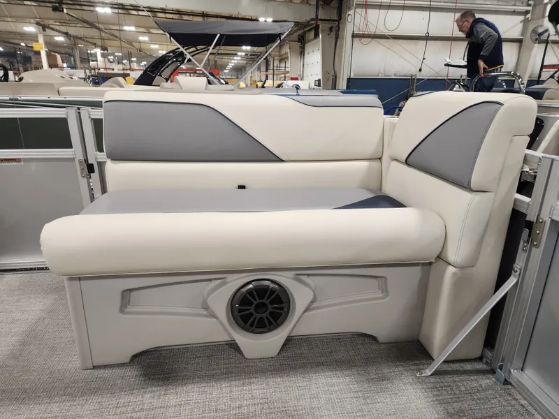 Slide: The Image of Avalon Venture - 17 FT Cruise Rear Bench 2026 - 14