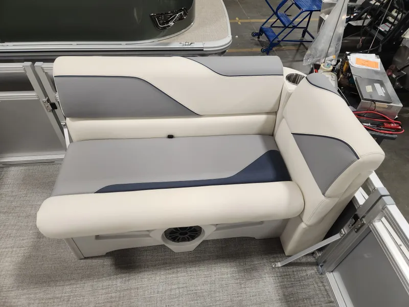 Slide: The Image of Avalon Venture - 17 FT Cruise Rear Bench 2026 - 15