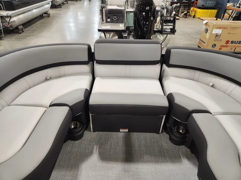 Slide: The Image of Avalon LSZ - 19 FT Cruise Rear Bench "Tiffany" 2026 - 20